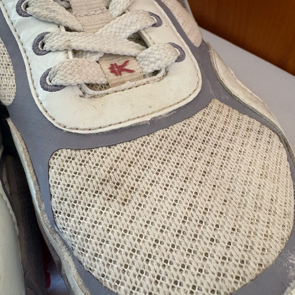 KURU Carrera Sneakers in Cream and Gray with Red Accents - Picture 5 of 14